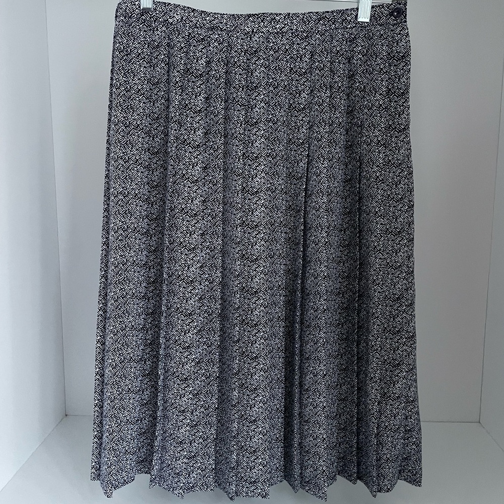 Vintage Chic Dark blue and White Patterned Pleated Maxi Skirt